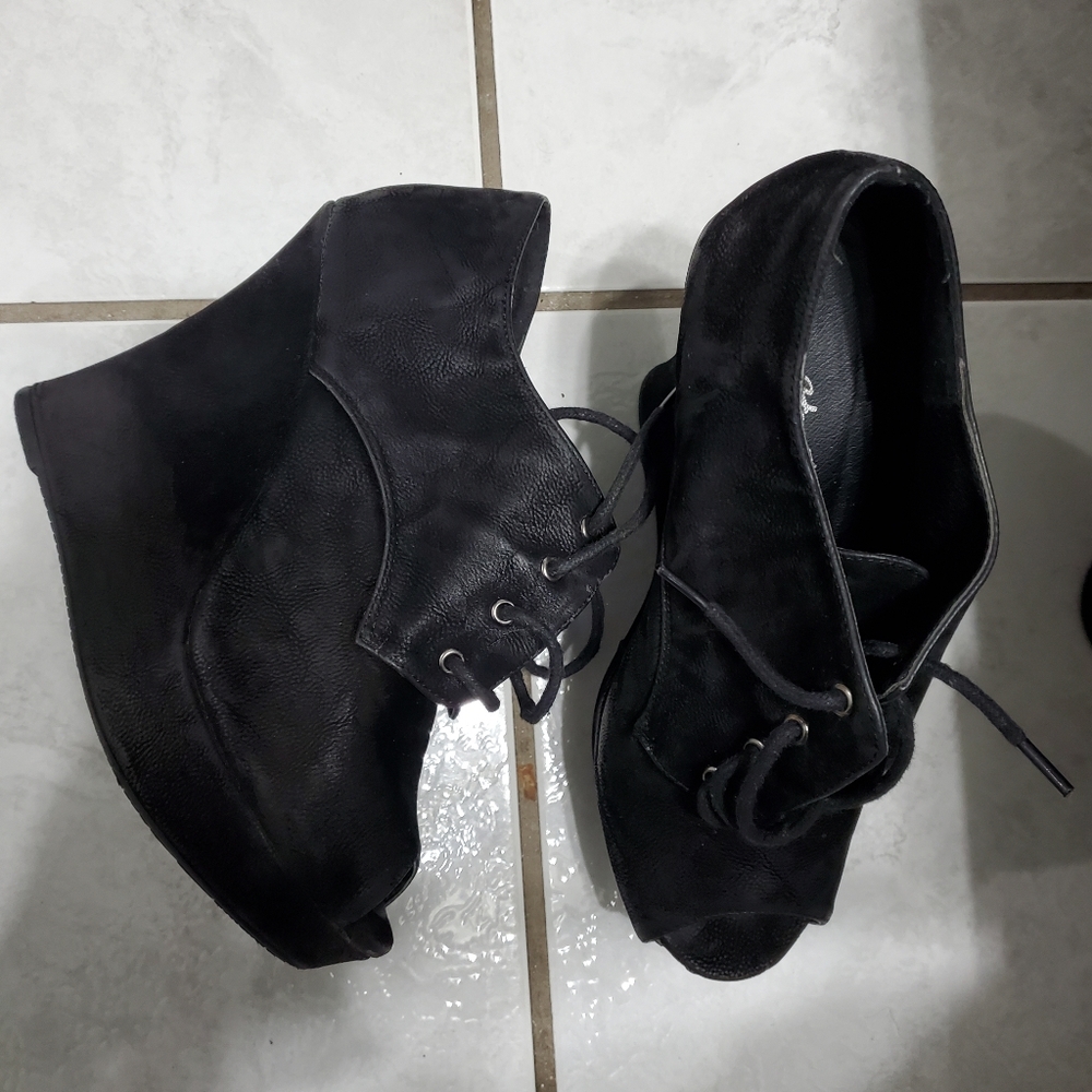 Shoe